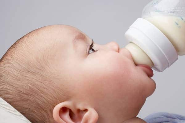 trẻ sơ sinh uống sữa meiji có tốt không
