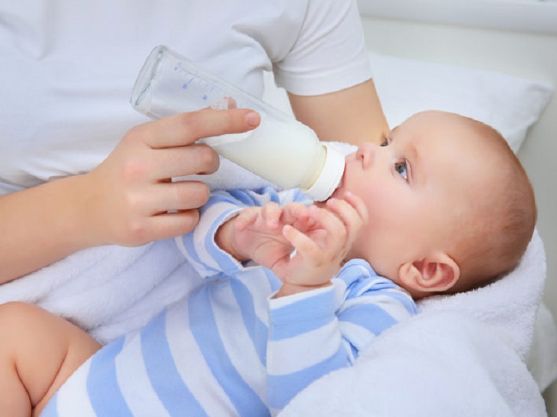 Sữa nào tốt cho trẻ 0-6 tháng tuổi