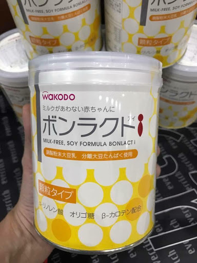Trên tay hộp sữa wakodo bonlact