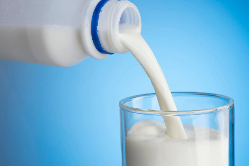 Uống sữa fresubin dinh dưỡng cho người bệnh